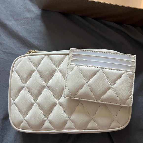 💕🎁 Kate Spade Glimmer Quilted Patent Leather Boxed Crossbody Set in parchment - Picture 12 of 15